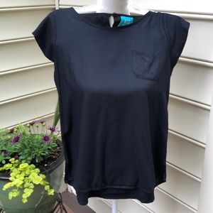 Escapada Black cap sleeve blouse